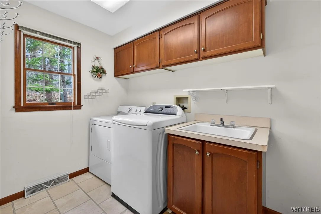 117 Knob Hill Road, Orchard Park, New York 14127, Orchard Park, New York 14127, 4 Bedrooms Bedrooms, 9 Rooms Rooms,2 BathroomsBathrooms,Residential,For Sale,117 Knob Hill Road, Orchard Park, New York 14127,0,B1676380
