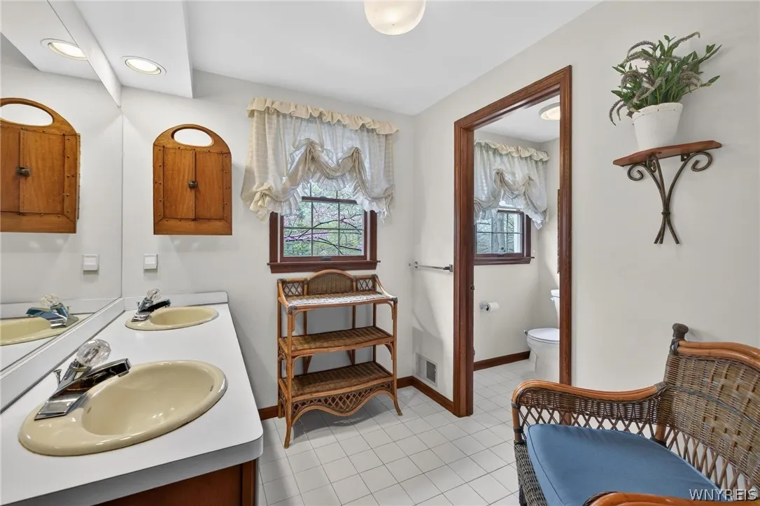 117 Knob Hill Road, Orchard Park, New York 14127, Orchard Park, New York 14127, 4 Bedrooms Bedrooms, 9 Rooms Rooms,2 BathroomsBathrooms,Residential,For Sale,117 Knob Hill Road, Orchard Park, New York 14127,0,B1676380