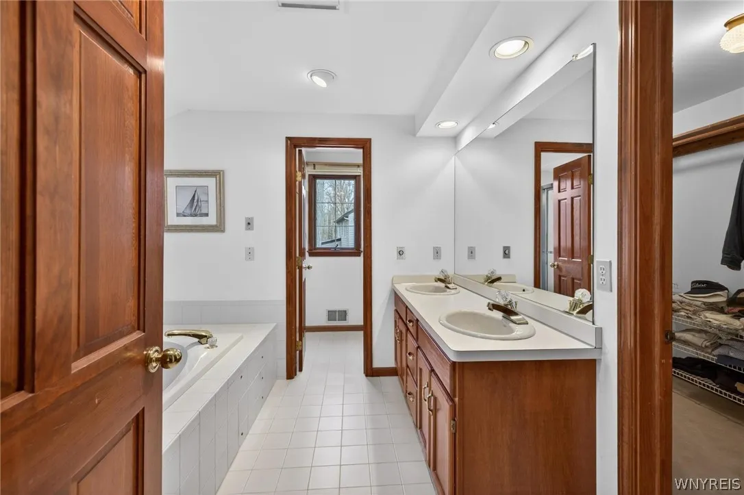 117 Knob Hill Road, Orchard Park, New York 14127, Orchard Park, New York 14127, 4 Bedrooms Bedrooms, 9 Rooms Rooms,2 BathroomsBathrooms,Residential,For Sale,117 Knob Hill Road, Orchard Park, New York 14127,0,B1676380