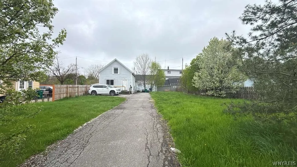 559 Tonawanda Street, Buffalo, New York 14207, Buffalo, New York 14207, 2 Bedrooms Bedrooms, ,2 BathroomsBathrooms,Residential,For Sale,559 Tonawanda Street, Buffalo, New York 14207,0,B1676218