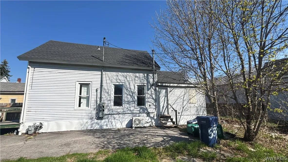 559 Tonawanda Street, Buffalo, New York 14207, Buffalo, New York 14207, 2 Bedrooms Bedrooms, ,2 BathroomsBathrooms,Residential,For Sale,559 Tonawanda Street, Buffalo, New York 14207,0,B1676218