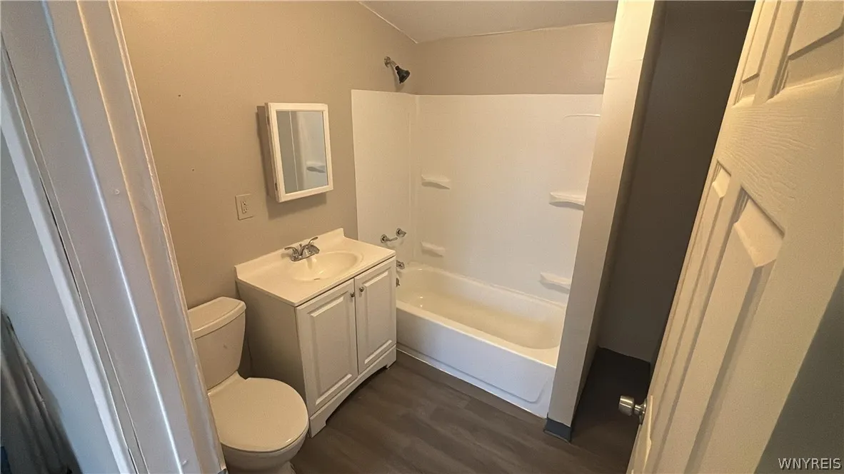 559 Tonawanda Street, Buffalo, New York 14207, Buffalo, New York 14207, 2 Bedrooms Bedrooms, ,2 BathroomsBathrooms,Residential,For Sale,559 Tonawanda Street, Buffalo, New York 14207,0,B1676218