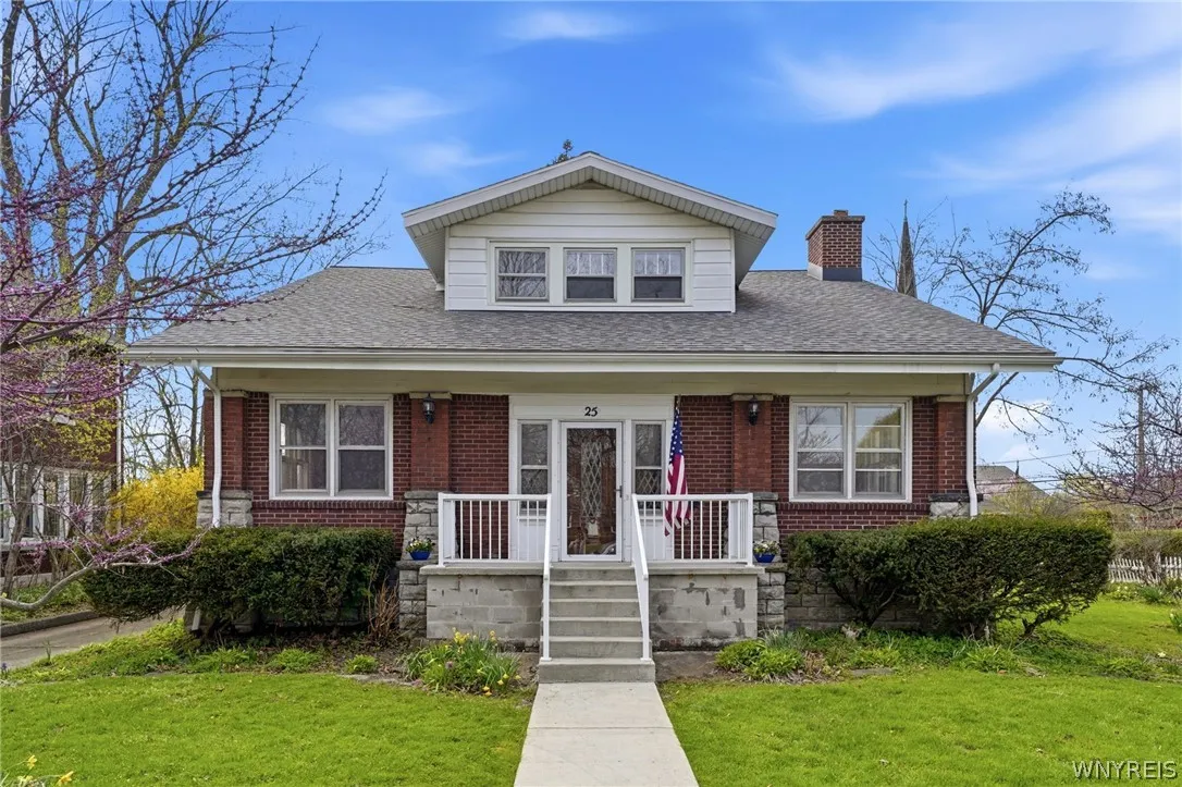 25 High Park Boulevard, Amherst, New York 14226, Amherst, New York 14226, 4 Bedrooms Bedrooms, 9 Rooms Rooms,2 BathroomsBathrooms,Residential,For Sale,25 High Park Boulevard, Amherst, New York 14226,0,B1674255