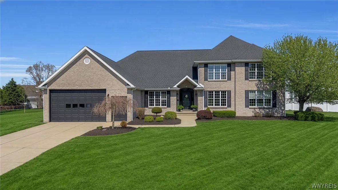 5252 Mallard Roost, Clarence, New York 14221, Clarence, New York 14221, 5 Bedrooms Bedrooms, 10 Rooms Rooms,3 BathroomsBathrooms,Residential,For Sale,5252 Mallard Roost, Clarence, New York 14221,0,B1676739