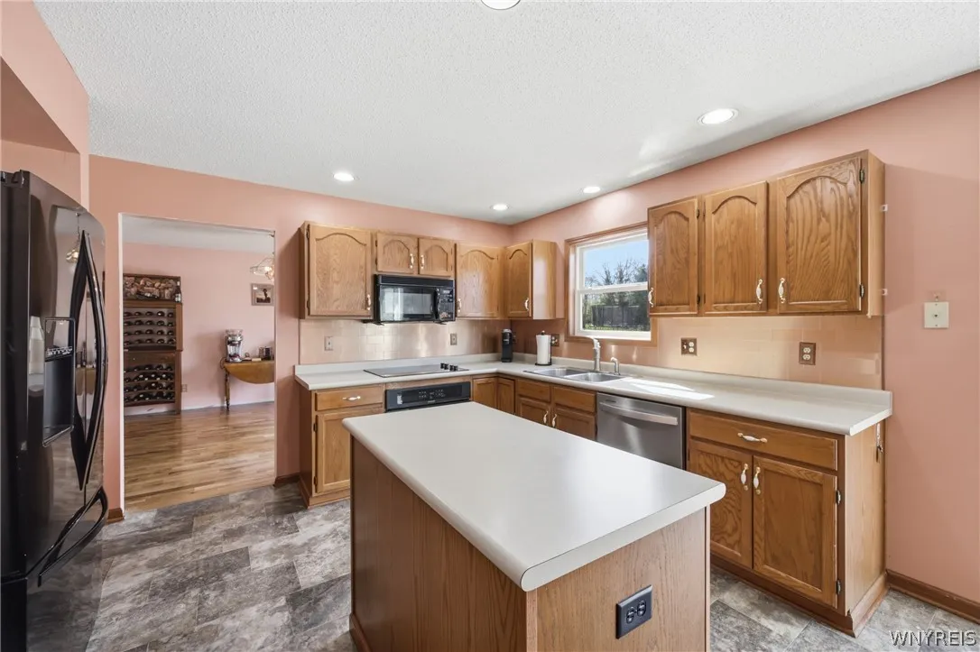 22 Ranch Trail Court, Orchard Park, New York 14127, Orchard Park, New York 14127, 4 Bedrooms Bedrooms, 8 Rooms Rooms,2 BathroomsBathrooms,Residential,For Sale,22 Ranch Trail Court, Orchard Park, New York 14127,0,B1676668