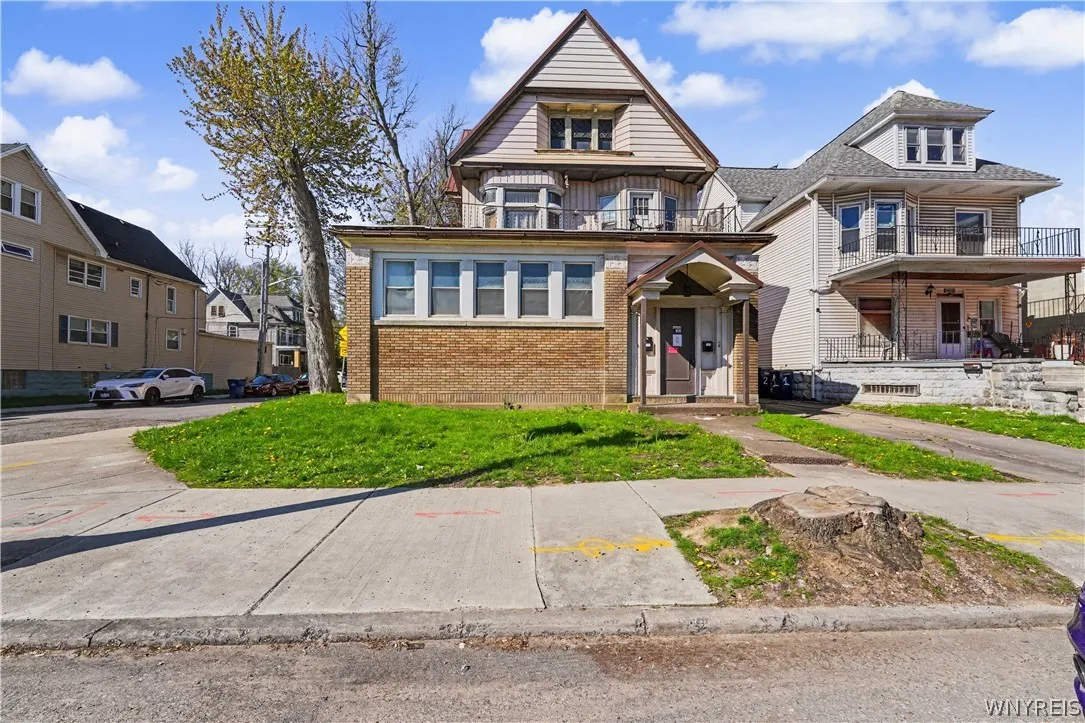 2009 Seneca Street, Buffalo, New York 14210, Buffalo, New York 14210, 7 Bedrooms Bedrooms, ,2 BathroomsBathrooms,Residential,Closed,2009 Seneca Street, Buffalo, New York 14210,0,B1676826