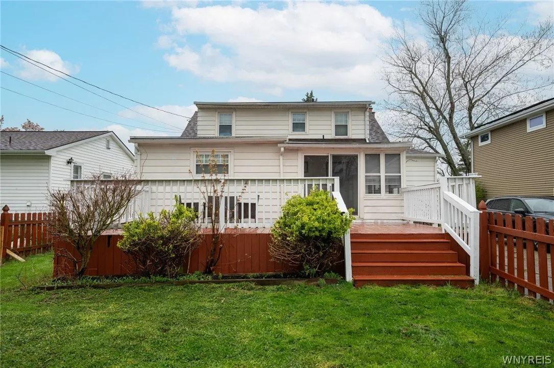 242 Creekside Drive, Tonawanda, New York 14150, Tonawanda, New York 14150, 3 Bedrooms Bedrooms, 8 Rooms Rooms,1 BathroomBathrooms,Residential,For Sale,242 Creekside Drive, Tonawanda, New York 14150,0,B1676480