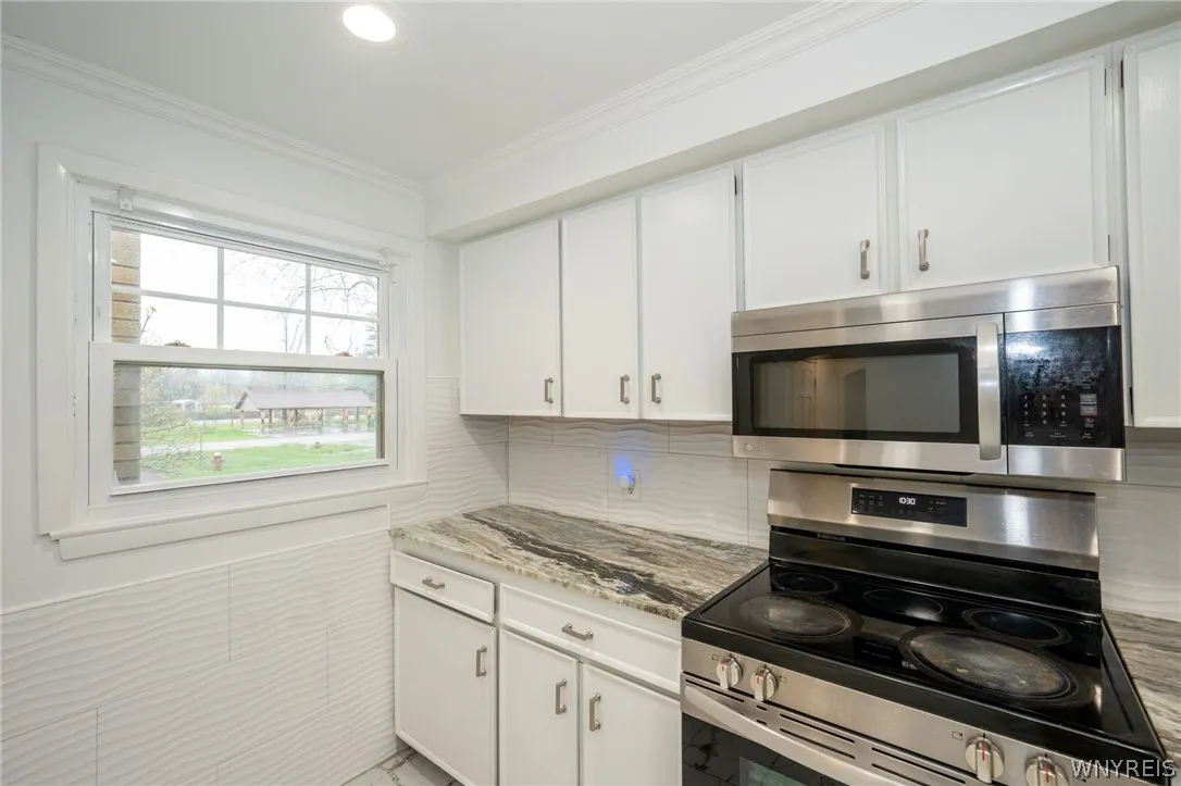 242 Creekside Drive, Tonawanda, New York 14150, Tonawanda, New York 14150, 3 Bedrooms Bedrooms, 8 Rooms Rooms,1 BathroomBathrooms,Residential,For Sale,242 Creekside Drive, Tonawanda, New York 14150,0,B1676480