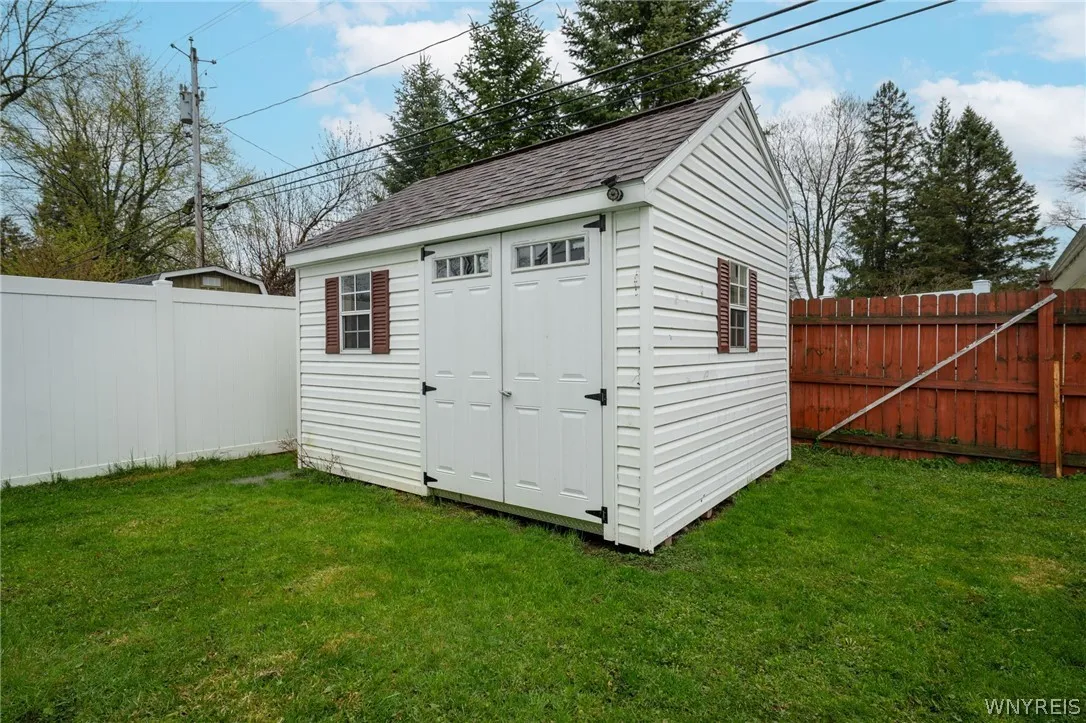 242 Creekside Drive, Tonawanda, New York 14150, Tonawanda, New York 14150, 3 Bedrooms Bedrooms, 8 Rooms Rooms,1 BathroomBathrooms,Residential,For Sale,242 Creekside Drive, Tonawanda, New York 14150,0,B1676480