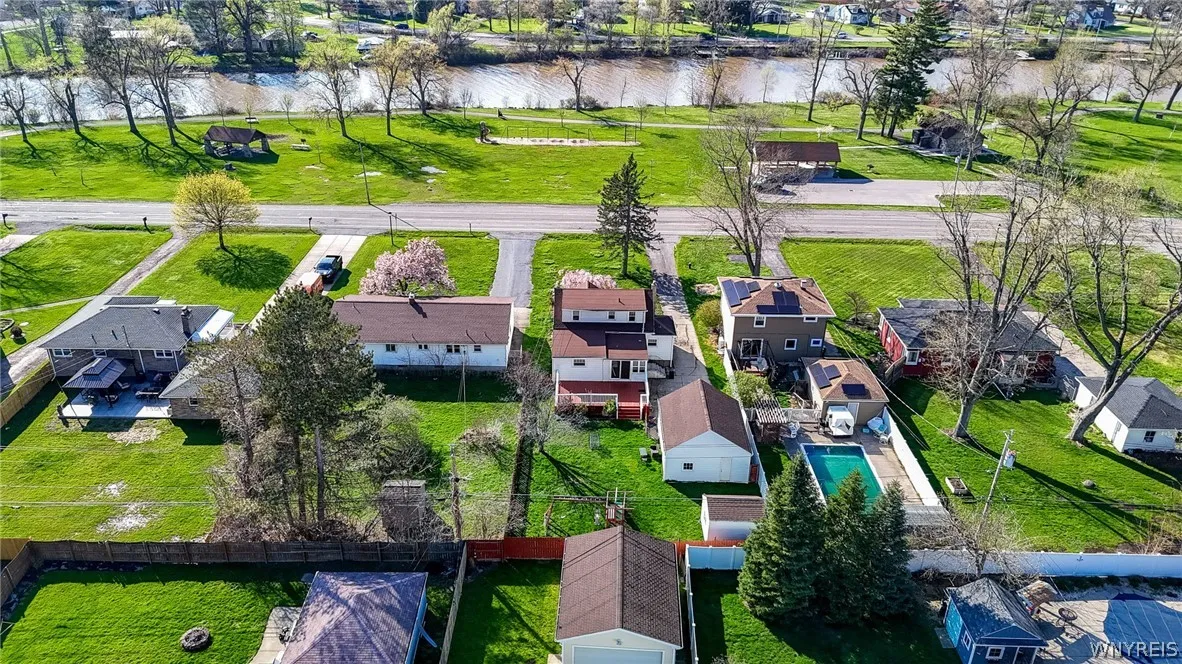 242 Creekside Drive, Tonawanda, New York 14150, Tonawanda, New York 14150, 3 Bedrooms Bedrooms, 8 Rooms Rooms,1 BathroomBathrooms,Residential,For Sale,242 Creekside Drive, Tonawanda, New York 14150,0,B1676480