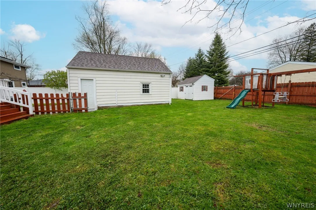 242 Creekside Drive, Tonawanda, New York 14150, Tonawanda, New York 14150, 3 Bedrooms Bedrooms, 8 Rooms Rooms,1 BathroomBathrooms,Residential,For Sale,242 Creekside Drive, Tonawanda, New York 14150,0,B1676480