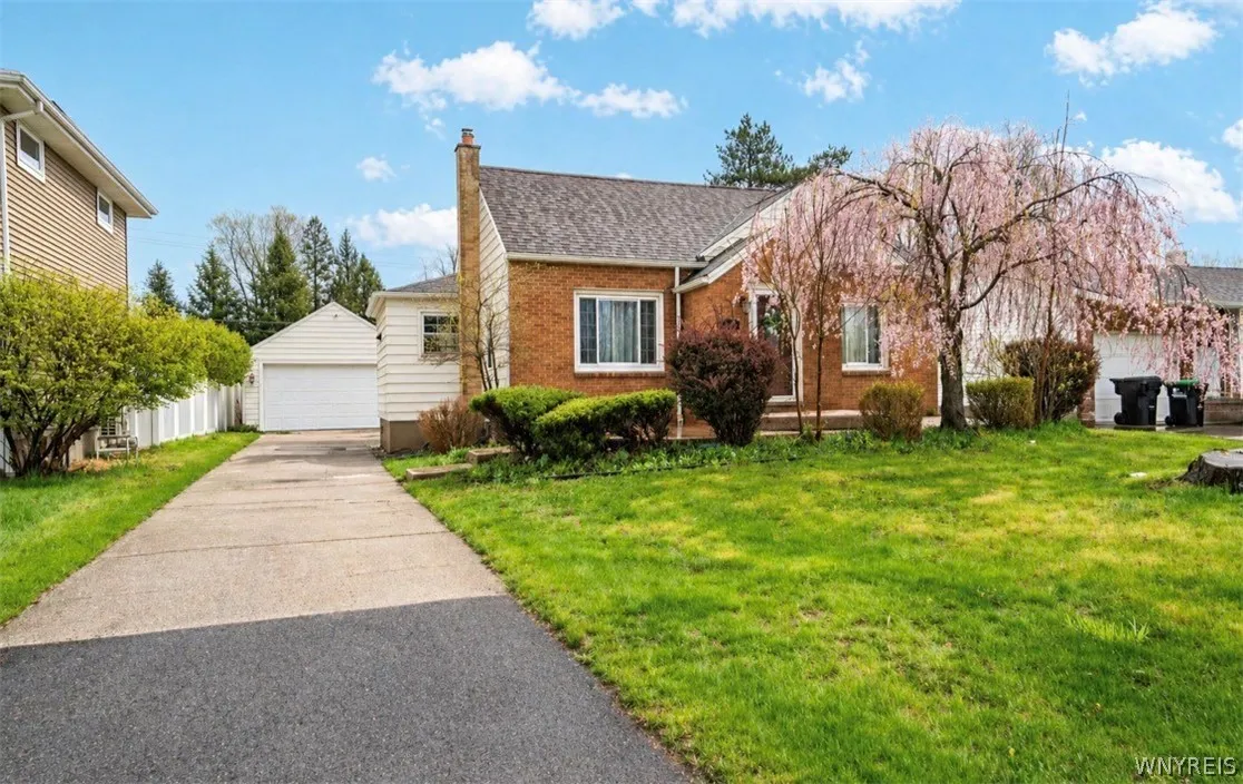 242 Creekside Drive, Tonawanda, New York 14150, Tonawanda, New York 14150, 3 Bedrooms Bedrooms, 8 Rooms Rooms,1 BathroomBathrooms,Residential,For Sale,242 Creekside Drive, Tonawanda, New York 14150,0,B1676480