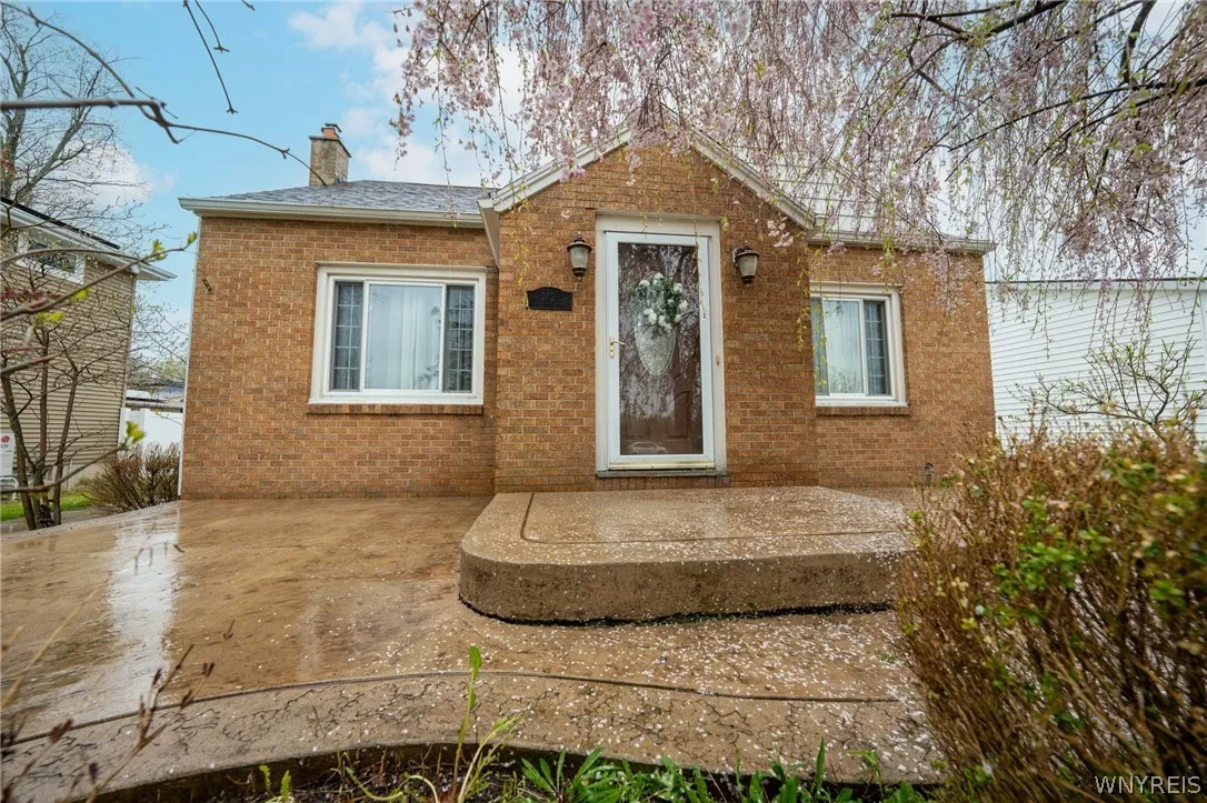 242 Creekside Drive, Tonawanda, New York 14150, Tonawanda, New York 14150, 3 Bedrooms Bedrooms, 8 Rooms Rooms,1 BathroomBathrooms,Residential,For Sale,242 Creekside Drive, Tonawanda, New York 14150,0,B1676480