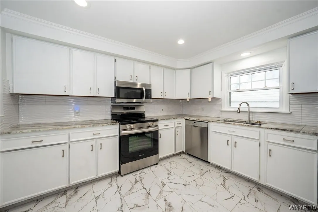 242 Creekside Drive, Tonawanda, New York 14150, Tonawanda, New York 14150, 3 Bedrooms Bedrooms, 8 Rooms Rooms,1 BathroomBathrooms,Residential,For Sale,242 Creekside Drive, Tonawanda, New York 14150,0,B1676480
