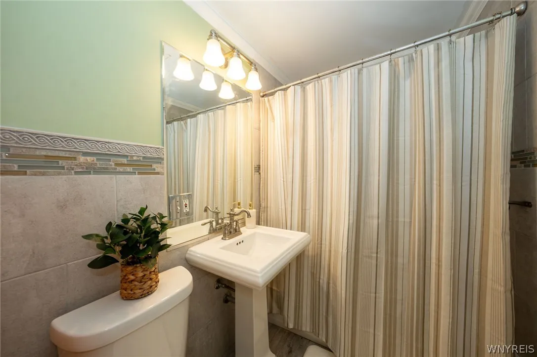 242 Creekside Drive, Tonawanda, New York 14150, Tonawanda, New York 14150, 3 Bedrooms Bedrooms, 8 Rooms Rooms,1 BathroomBathrooms,Residential,For Sale,242 Creekside Drive, Tonawanda, New York 14150,0,B1676480
