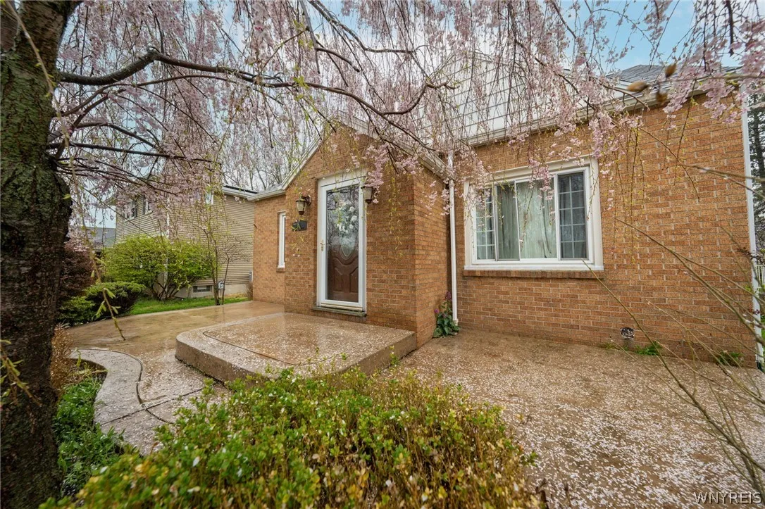 242 Creekside Drive, Tonawanda, New York 14150, Tonawanda, New York 14150, 3 Bedrooms Bedrooms, 8 Rooms Rooms,1 BathroomBathrooms,Residential,For Sale,242 Creekside Drive, Tonawanda, New York 14150,0,B1676480