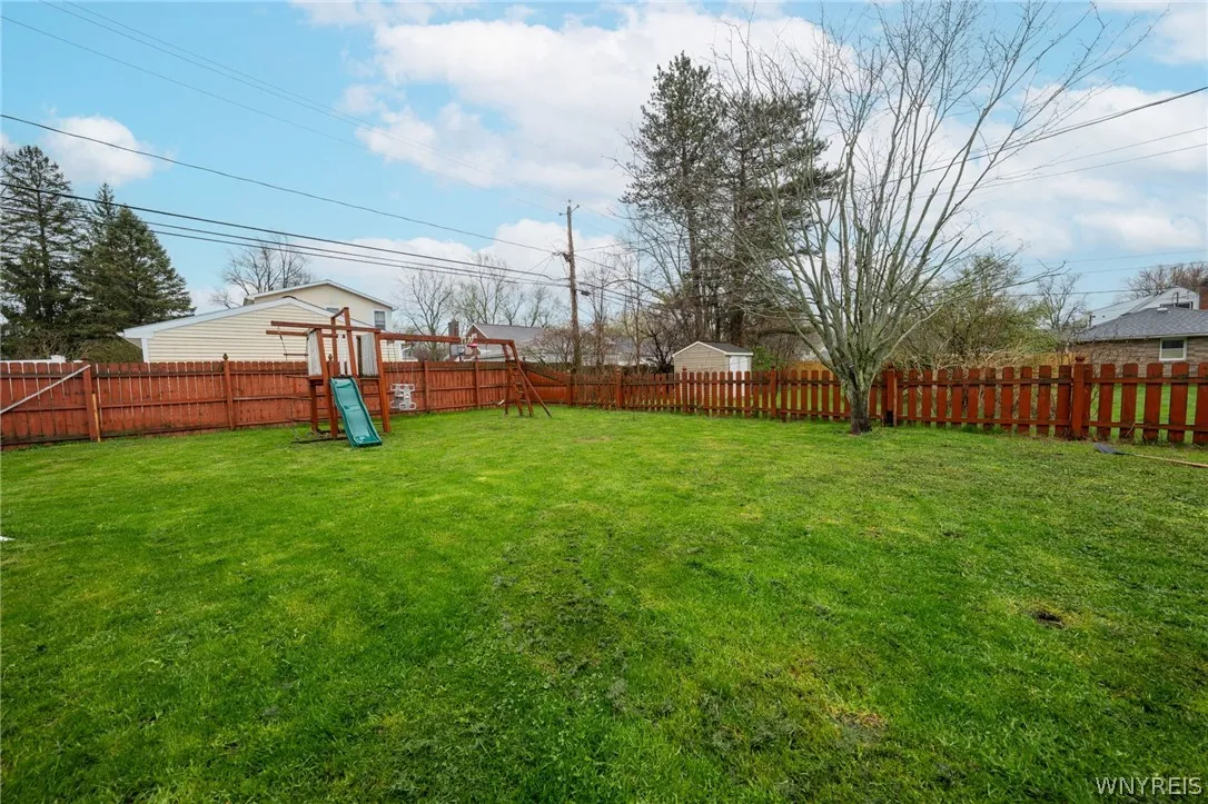 242 Creekside Drive, Tonawanda, New York 14150, Tonawanda, New York 14150, 3 Bedrooms Bedrooms, 8 Rooms Rooms,1 BathroomBathrooms,Residential,For Sale,242 Creekside Drive, Tonawanda, New York 14150,0,B1676480