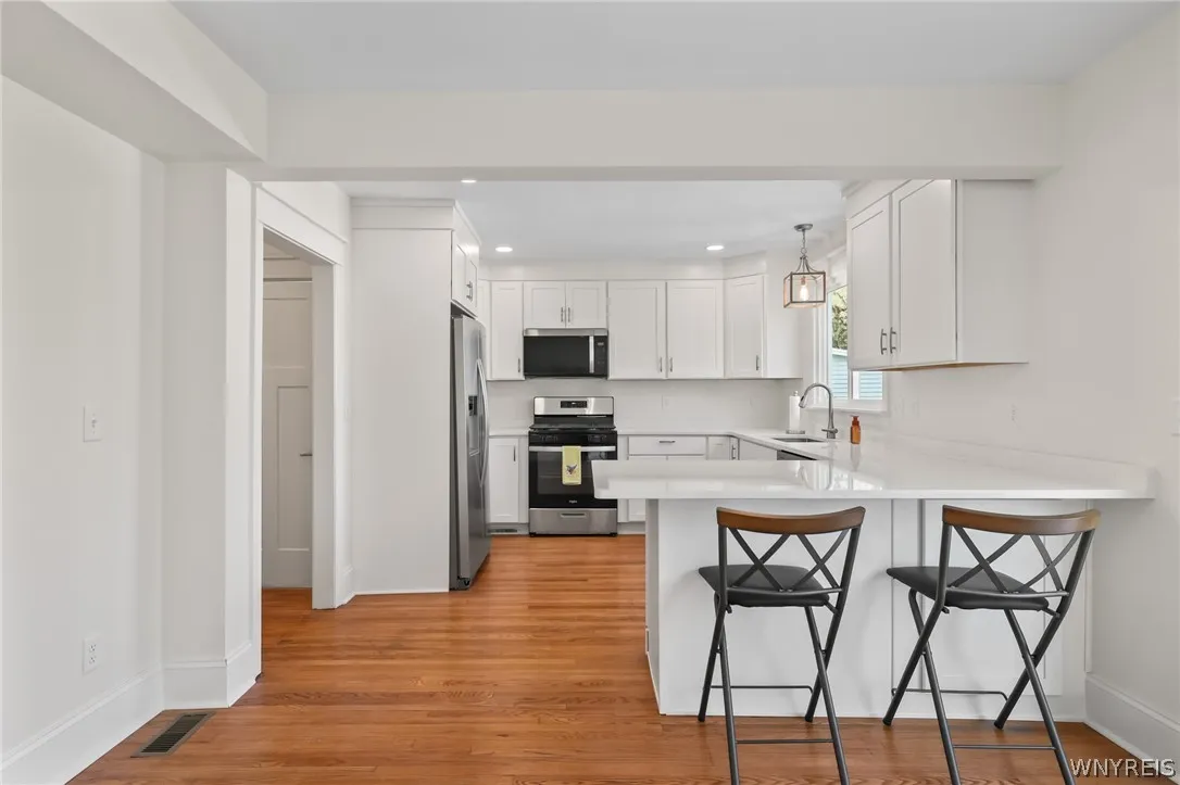Kitchen & dining area
