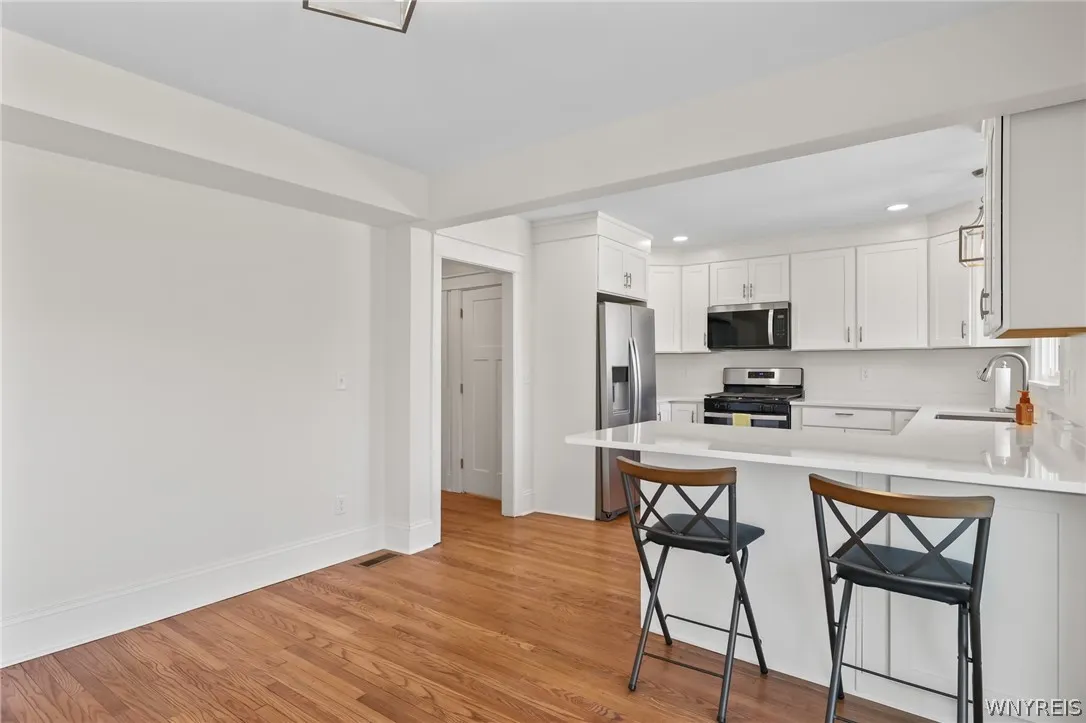 Kitchen & dining area