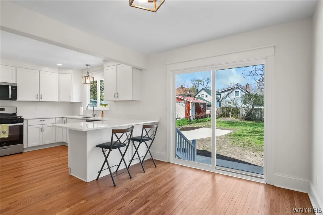 Kitchen & dining area