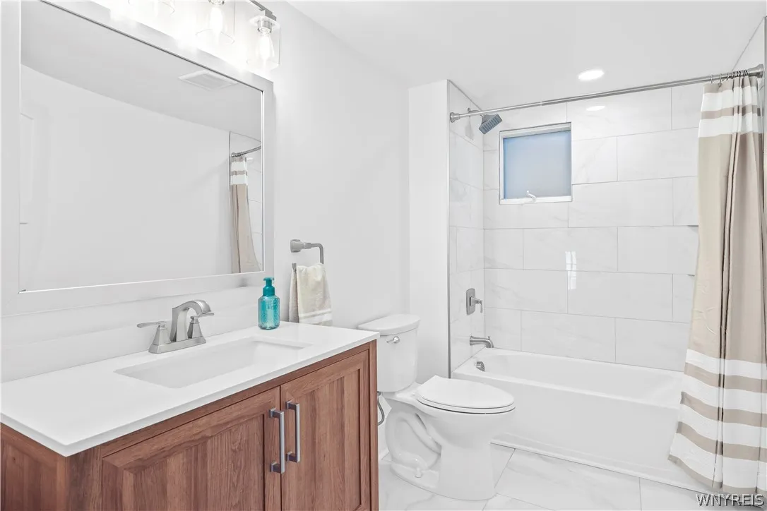 Full bathroom (1st floor)