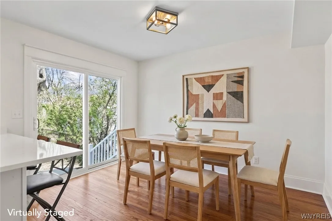 Dining area (virtually staged)