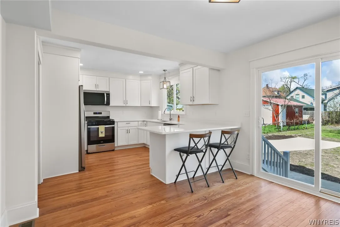 Kitchen & dining area