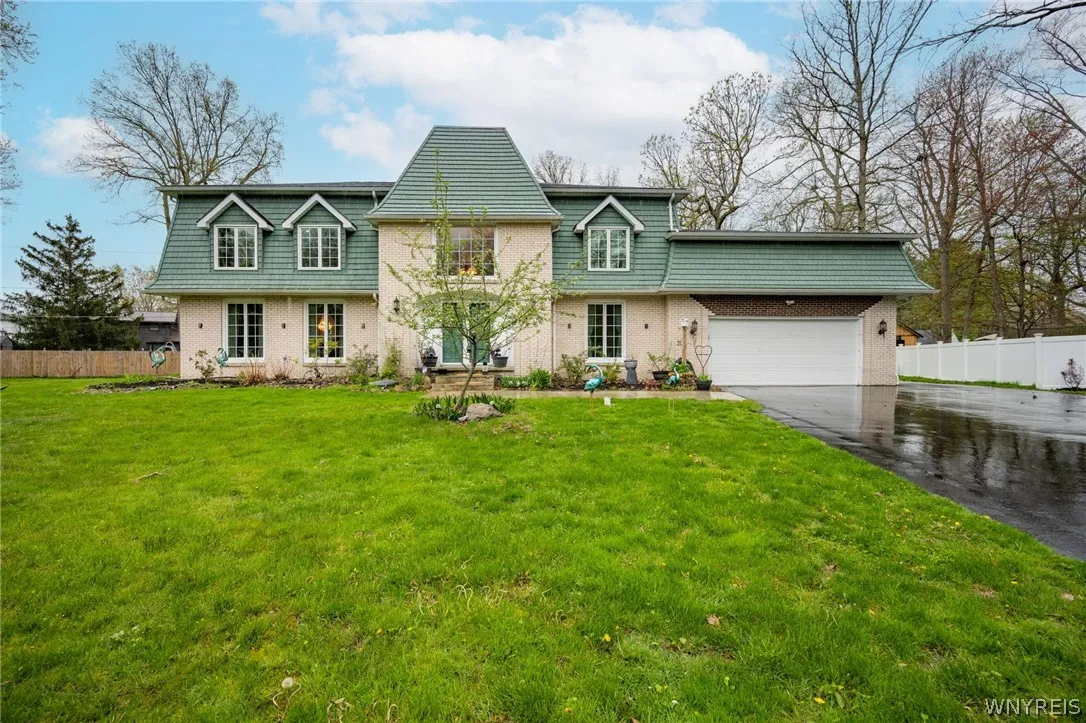 23 Fennec Lane, Amherst, New York 14051, Amherst, New York 14051, 5 Bedrooms Bedrooms, 10 Rooms Rooms,2 BathroomsBathrooms,Residential,Closed,23 Fennec Lane, Amherst, New York 14051,0,B1668357