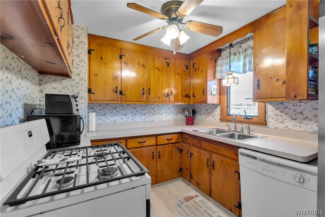 8 Murray, Tonawanda, New York 14150, Tonawanda, New York 14150, 3 Bedrooms Bedrooms, 7 Rooms Rooms,1 BathroomBathrooms,Residential,For Sale,8 Murray, Tonawanda, New York 14150,0,B1675150
