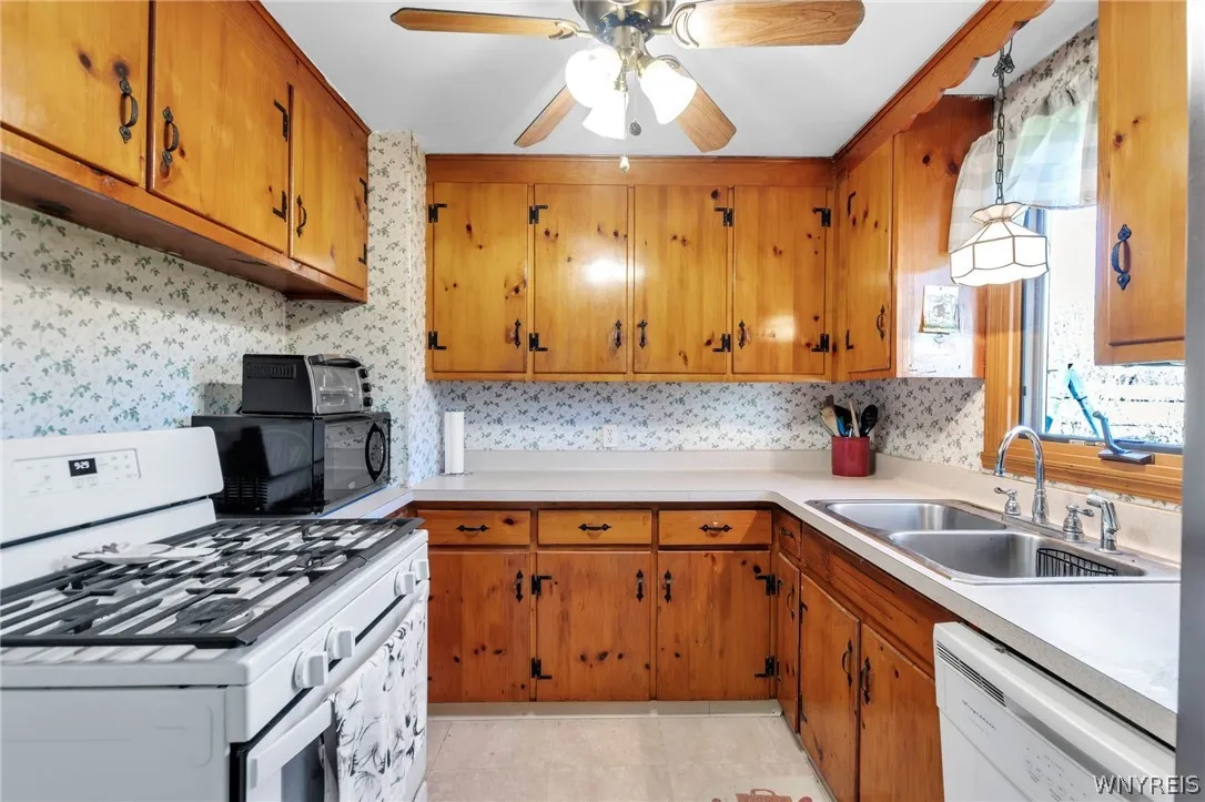 8 Murray, Tonawanda, New York 14150, Tonawanda, New York 14150, 3 Bedrooms Bedrooms, 7 Rooms Rooms,1 BathroomBathrooms,Residential,For Sale,8 Murray, Tonawanda, New York 14150,0,B1675150