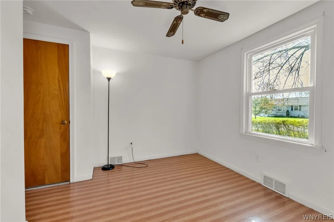 8 Murray, Tonawanda, New York 14150, Tonawanda, New York 14150, 3 Bedrooms Bedrooms, 7 Rooms Rooms,1 BathroomBathrooms,Residential,For Sale,8 Murray, Tonawanda, New York 14150,0,B1675150