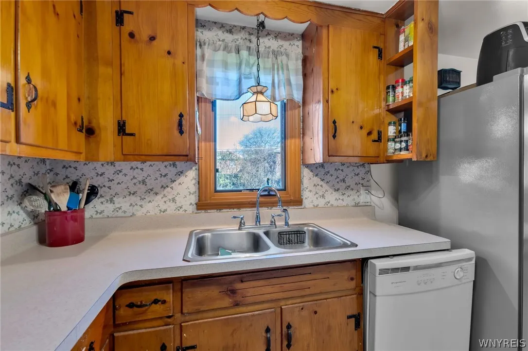 8 Murray, Tonawanda, New York 14150, Tonawanda, New York 14150, 3 Bedrooms Bedrooms, 7 Rooms Rooms,1 BathroomBathrooms,Residential,For Sale,8 Murray, Tonawanda, New York 14150,0,B1675150