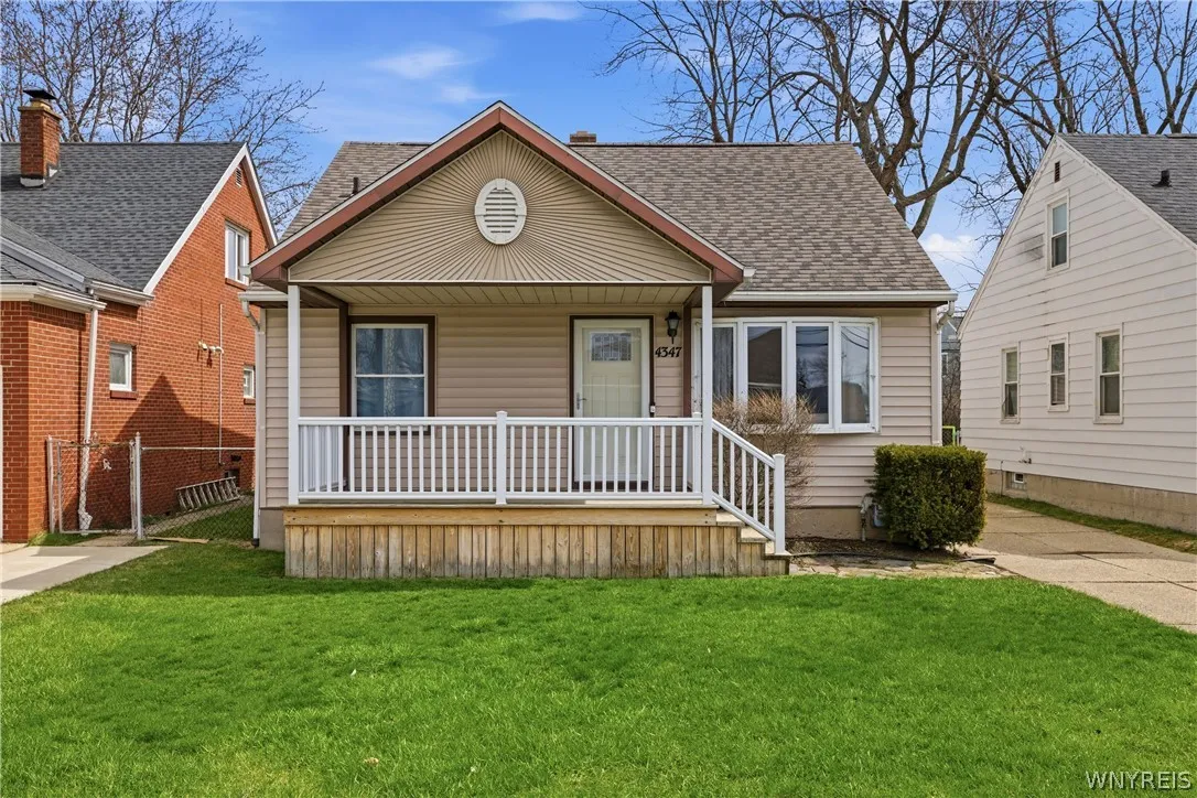 4347 Bailey Avenue, Amherst, New York 14226, Amherst, New York 14226, 4 Bedrooms Bedrooms, 6 Rooms Rooms,2 BathroomsBathrooms,Residential,For Sale,4347 Bailey Avenue, Amherst, New York 14226,0,B1677125
