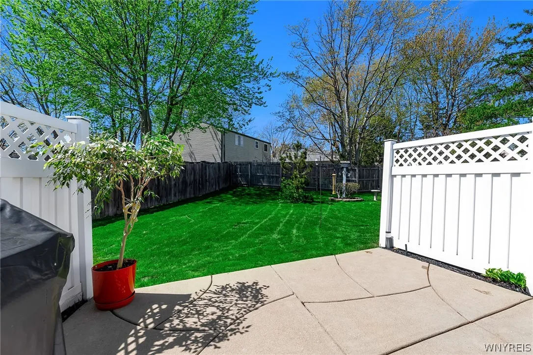 4246 Mistymeadow Lane, Hamburg, New York 14075, Hamburg, New York 14075, 3 Bedrooms Bedrooms, 10 Rooms Rooms,1 BathroomBathrooms,Residential,For Sale,4246 Mistymeadow Lane, Hamburg, New York 14075,0,B1677087