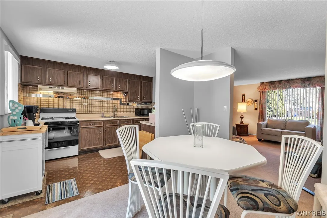 4246 Mistymeadow Lane, Hamburg, New York 14075, Hamburg, New York 14075, 3 Bedrooms Bedrooms, 10 Rooms Rooms,1 BathroomBathrooms,Residential,For Sale,4246 Mistymeadow Lane, Hamburg, New York 14075,0,B1677087