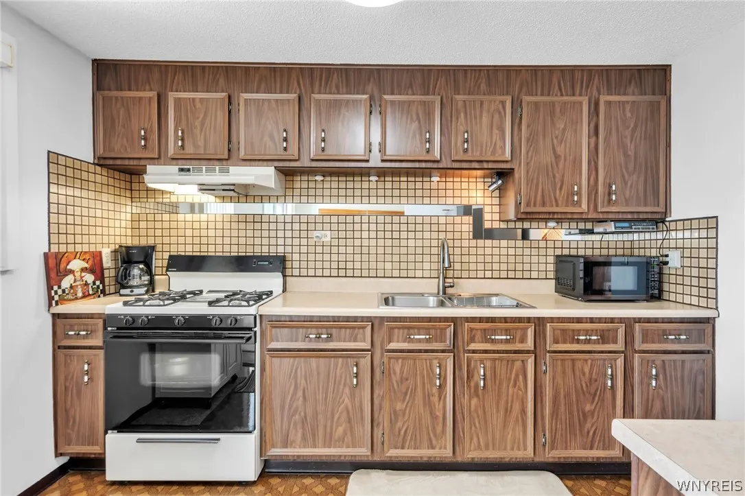 4246 Mistymeadow Lane, Hamburg, New York 14075, Hamburg, New York 14075, 3 Bedrooms Bedrooms, 10 Rooms Rooms,1 BathroomBathrooms,Residential,For Sale,4246 Mistymeadow Lane, Hamburg, New York 14075,0,B1677087