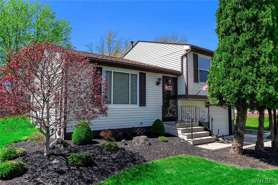 4246 Mistymeadow Lane, Hamburg, New York 14075, Hamburg, New York 14075, 3 Bedrooms Bedrooms, 10 Rooms Rooms,1 BathroomBathrooms,Residential,For Sale,4246 Mistymeadow Lane, Hamburg, New York 14075,0,B1677087