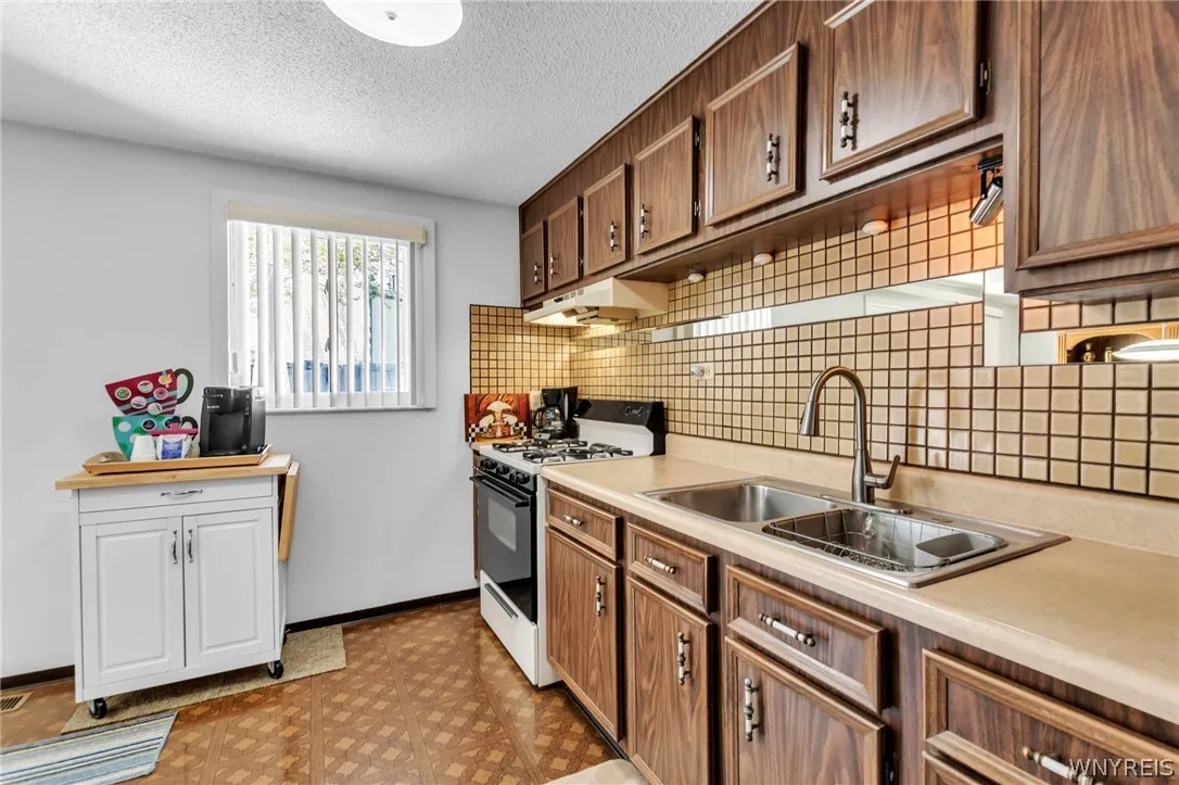 4246 Mistymeadow Lane, Hamburg, New York 14075, Hamburg, New York 14075, 3 Bedrooms Bedrooms, 10 Rooms Rooms,1 BathroomBathrooms,Residential,For Sale,4246 Mistymeadow Lane, Hamburg, New York 14075,0,B1677087