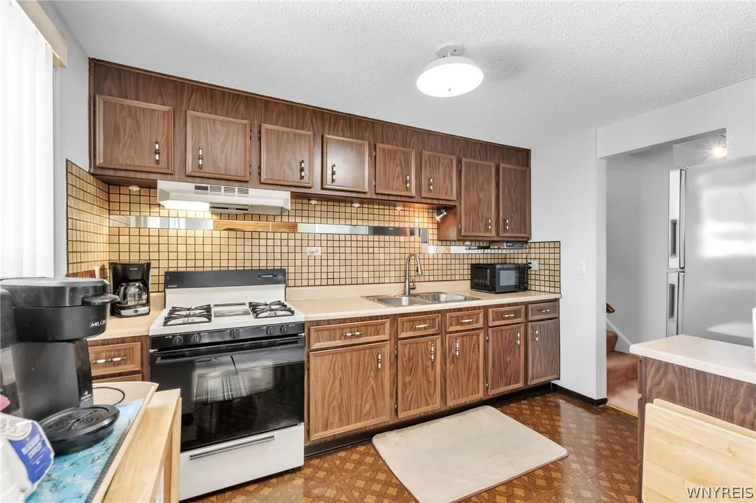 4246 Mistymeadow Lane, Hamburg, New York 14075, Hamburg, New York 14075, 3 Bedrooms Bedrooms, 10 Rooms Rooms,1 BathroomBathrooms,Residential,For Sale,4246 Mistymeadow Lane, Hamburg, New York 14075,0,B1677087