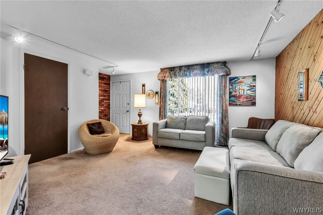 4246 Mistymeadow Lane, Hamburg, New York 14075, Hamburg, New York 14075, 3 Bedrooms Bedrooms, 10 Rooms Rooms,1 BathroomBathrooms,Residential,For Sale,4246 Mistymeadow Lane, Hamburg, New York 14075,0,B1677087