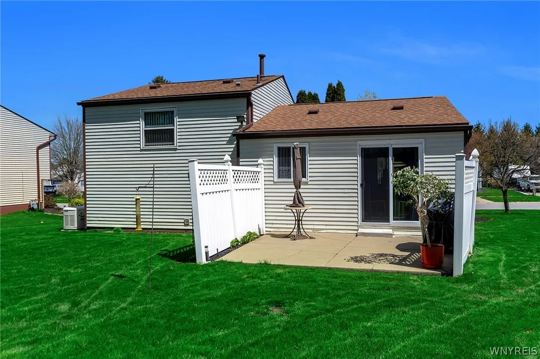 4246 Mistymeadow Lane, Hamburg, New York 14075, Hamburg, New York 14075, 3 Bedrooms Bedrooms, 10 Rooms Rooms,1 BathroomBathrooms,Residential,For Sale,4246 Mistymeadow Lane, Hamburg, New York 14075,0,B1677087