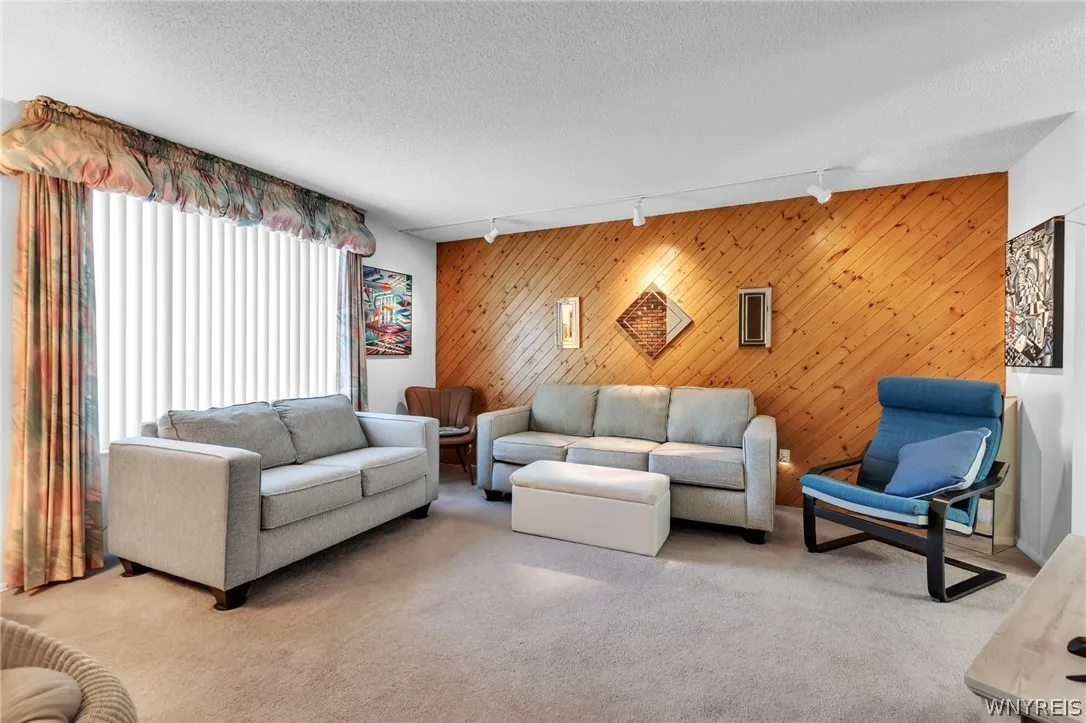 4246 Mistymeadow Lane, Hamburg, New York 14075, Hamburg, New York 14075, 3 Bedrooms Bedrooms, 10 Rooms Rooms,1 BathroomBathrooms,Residential,For Sale,4246 Mistymeadow Lane, Hamburg, New York 14075,0,B1677087