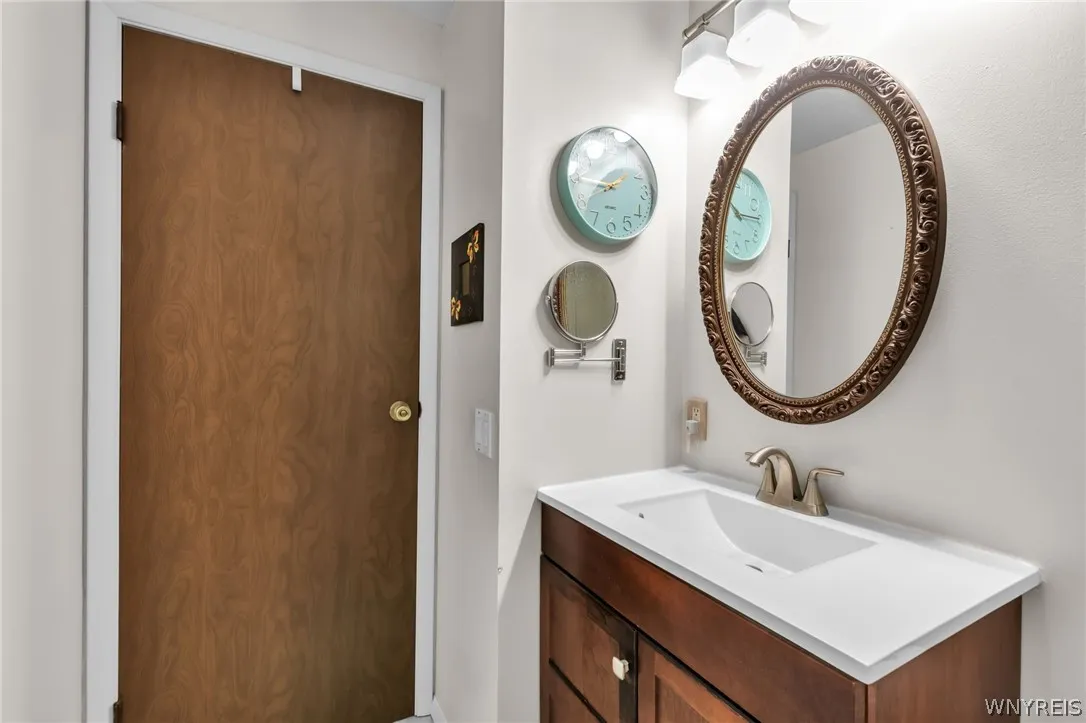 4246 Mistymeadow Lane, Hamburg, New York 14075, Hamburg, New York 14075, 3 Bedrooms Bedrooms, 10 Rooms Rooms,1 BathroomBathrooms,Residential,For Sale,4246 Mistymeadow Lane, Hamburg, New York 14075,0,B1677087