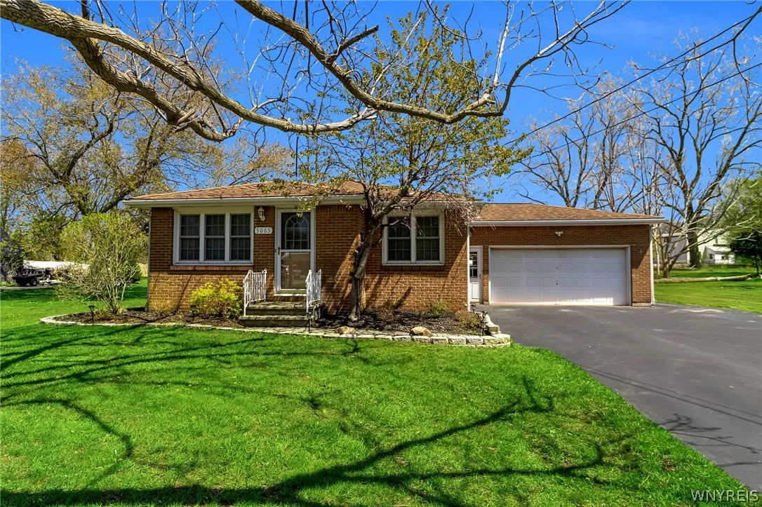 5065 Salt Rd, Clarence, New York 14031, Clarence, New York 14031, 3 Bedrooms Bedrooms, 7 Rooms Rooms,1 BathroomBathrooms,Residential,Closed,5065 Salt Rd, Clarence, New York 14031,0,B1677544