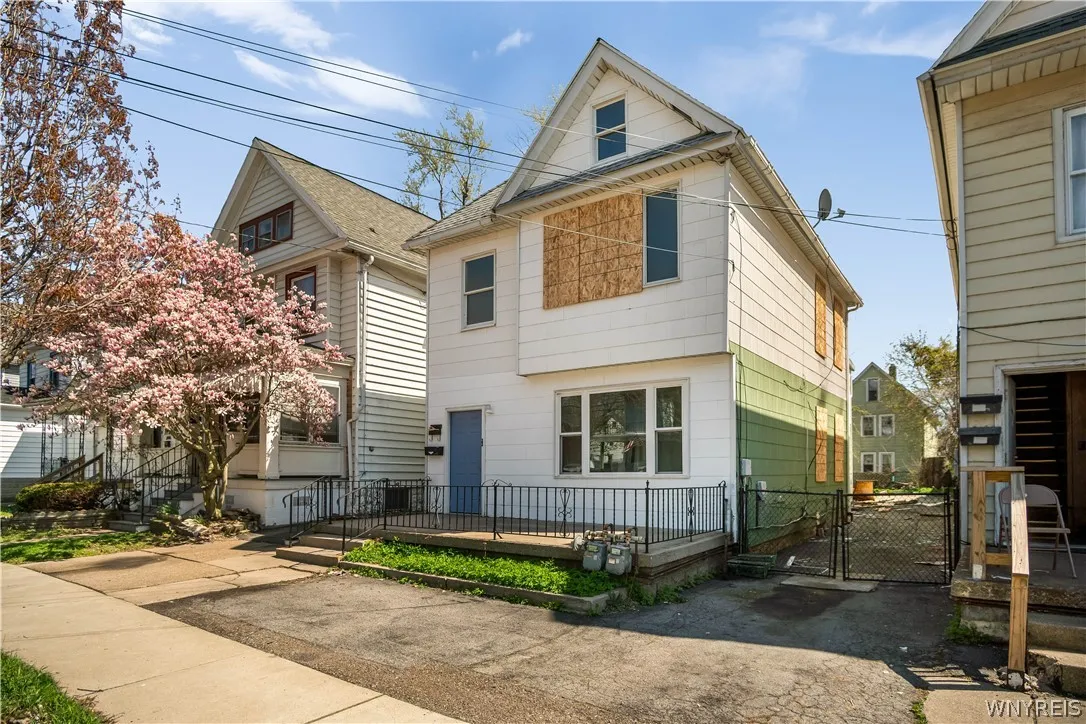220 Ross Avenue, Buffalo, New York 14207, Buffalo, New York 14207, 6 Bedrooms Bedrooms, ,2 BathroomsBathrooms,Residential,Closed,220 Ross Avenue, Buffalo, New York 14207,0,B1676306