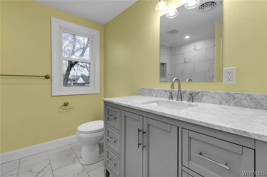 4695 Lake Shore Road, Hamburg, New York 14075, Hamburg, New York 14075, 5 Bedrooms Bedrooms, 9 Rooms Rooms,2 BathroomsBathrooms,Residential,For Sale,4695 Lake Shore Road, Hamburg, New York 14075,0,B1677412