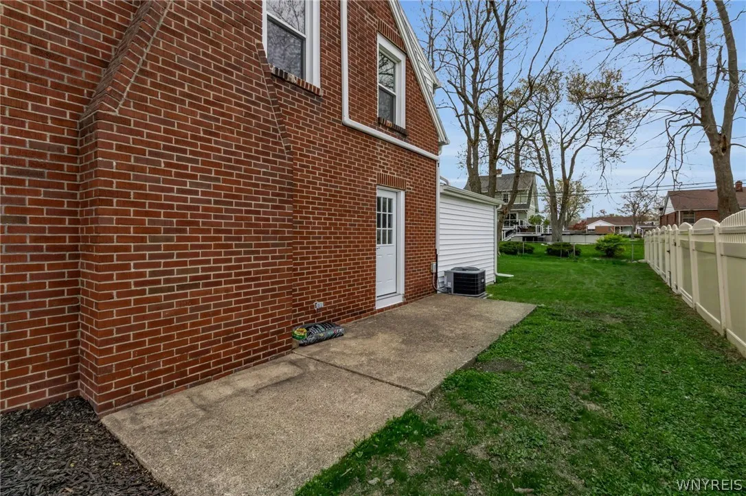 4695 Lake Shore Road, Hamburg, New York 14075, Hamburg, New York 14075, 5 Bedrooms Bedrooms, 9 Rooms Rooms,2 BathroomsBathrooms,Residential,For Sale,4695 Lake Shore Road, Hamburg, New York 14075,0,B1677412