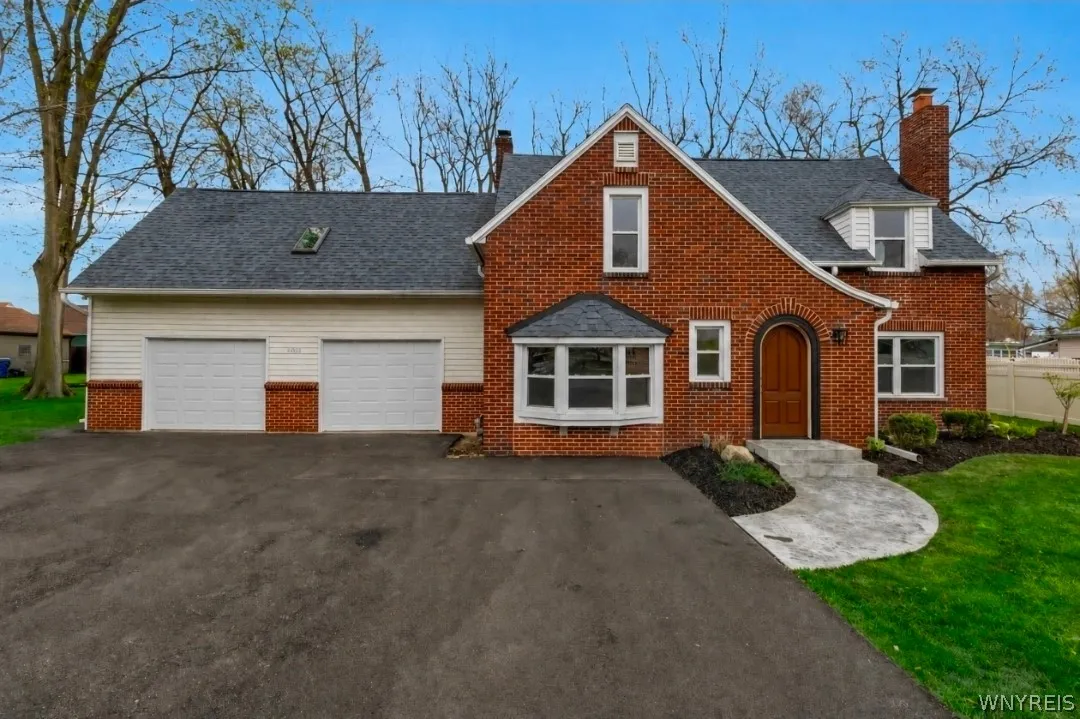 4695 Lake Shore Road, Hamburg, New York 14075, Hamburg, New York 14075, 5 Bedrooms Bedrooms, 9 Rooms Rooms,2 BathroomsBathrooms,Residential,For Sale,4695 Lake Shore Road, Hamburg, New York 14075,0,B1677412