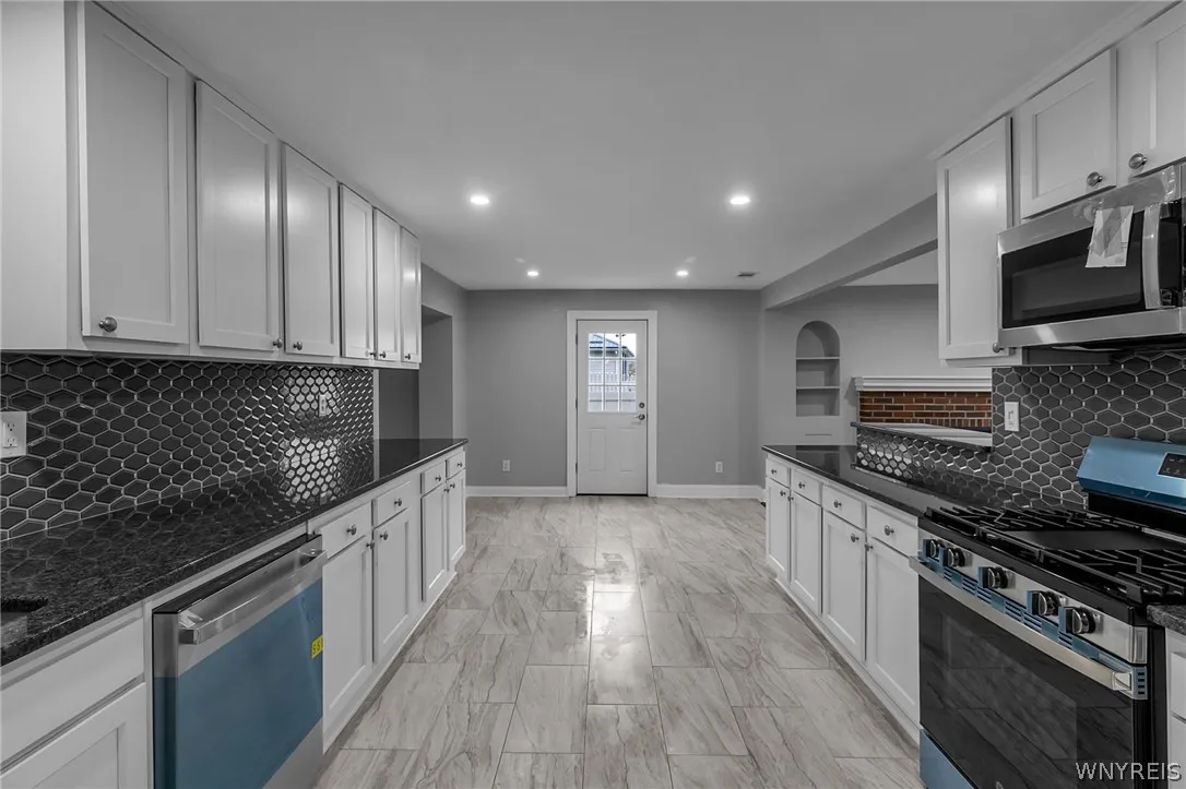 4695 Lake Shore Road, Hamburg, New York 14075, Hamburg, New York 14075, 5 Bedrooms Bedrooms, 9 Rooms Rooms,2 BathroomsBathrooms,Residential,For Sale,4695 Lake Shore Road, Hamburg, New York 14075,0,B1677412
