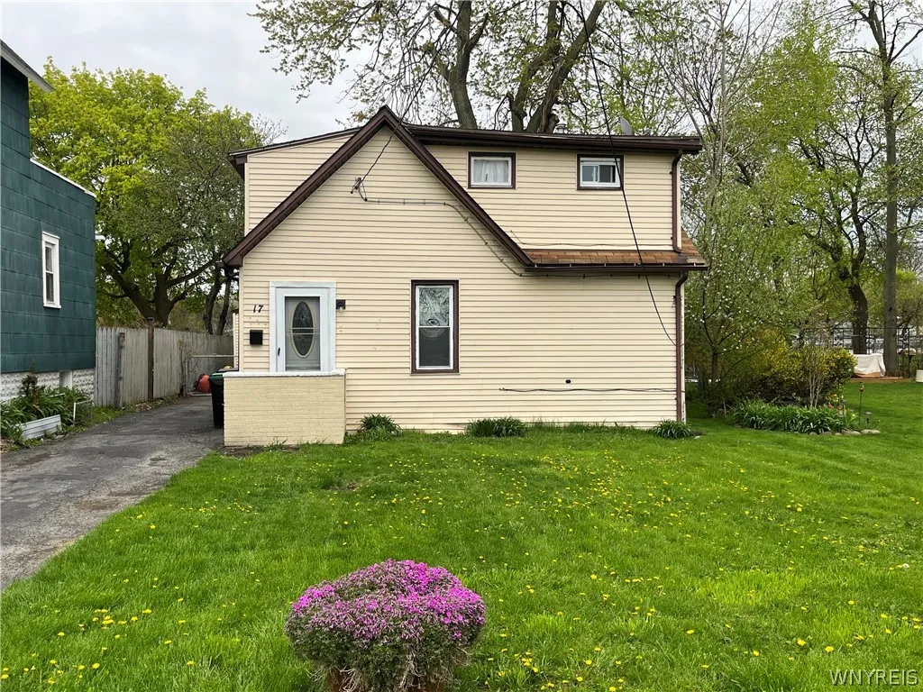 FRONT OF HOUSE